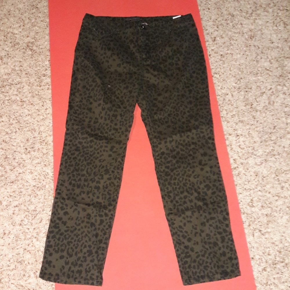 Bandolino Leopard Jeans
